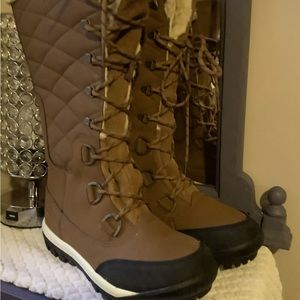 Bear paw size 9.5 brand new